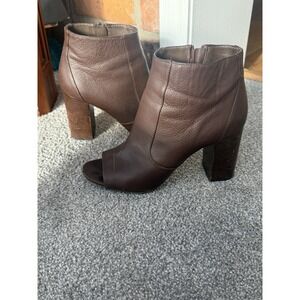 VINCE.  FIONN Peep-toe Booties Ankle Boots Heels Leather $425 ITALY 38 8‎ Brown